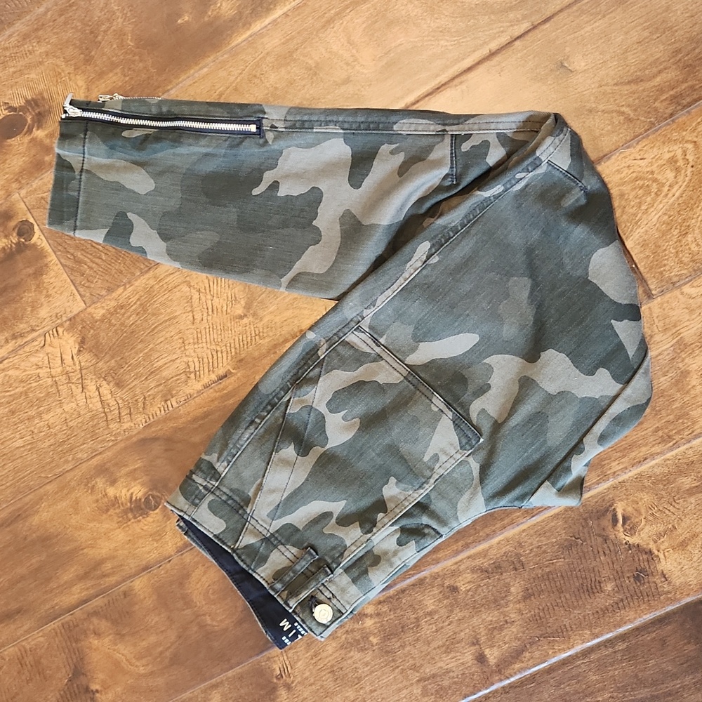 White House Black Market Slim Ankle Camo Jeans With Ankle Zippers